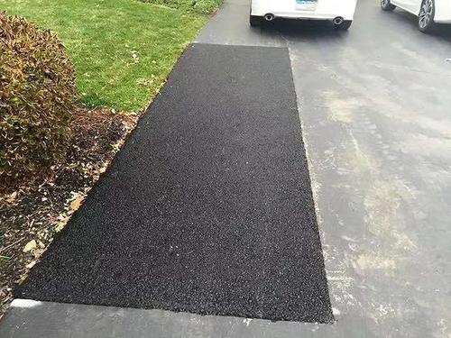 冷补料是一种高科技的道路修复材料