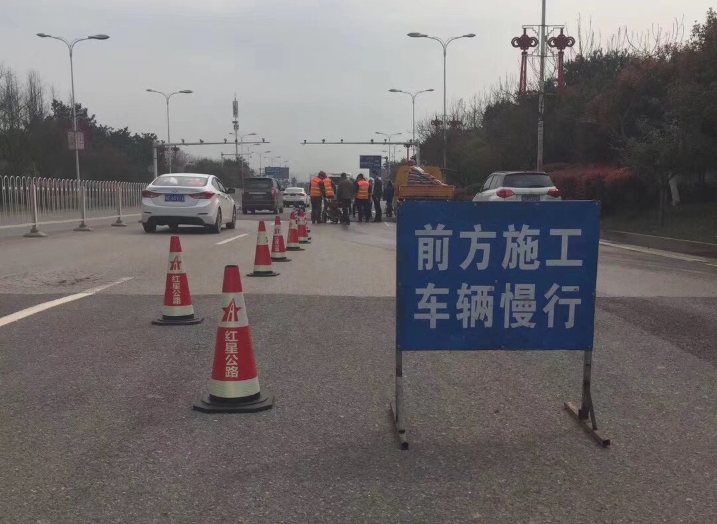 湘潭红星公路市政道路坑槽修补（严格按照操作规范施工）